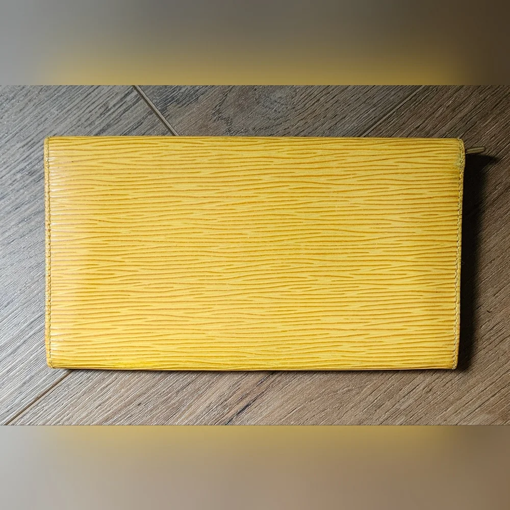 Louis Vuitton Yellow Epi Wallet in EUC - Picture 10 of 10